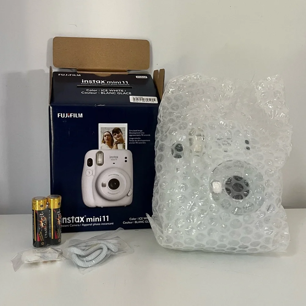 NWT Fujifilm Instax Mini SE Instant Camera - White